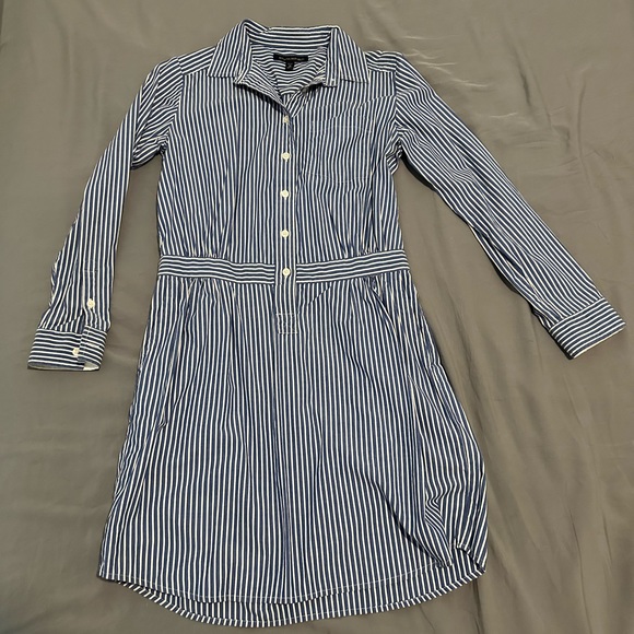 Size: 2 petite, fitted shirt dress, Banana Republic brand. - Picture 1 of 3